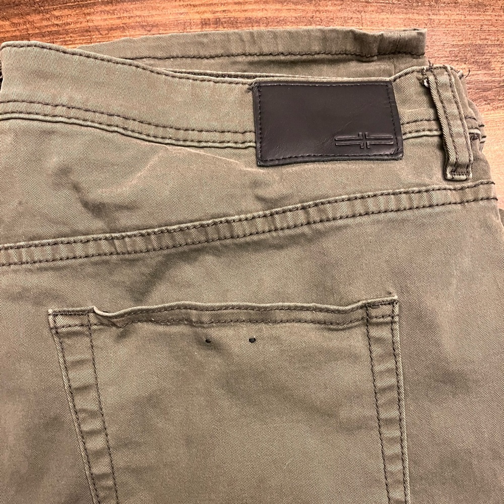 Liverpool Mens jeans these are “olive night” color Like new. 3% spandex.